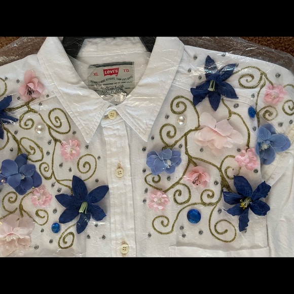 Levi’s Hand Painted One of a Kind Jean Shirt - Picture 2 of 3